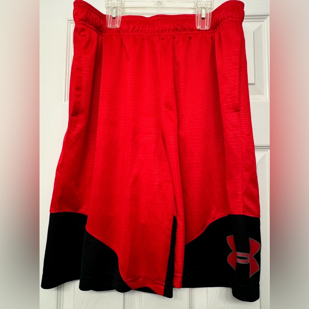 Red & Black Under Armour Athletic Shorts SZ XL